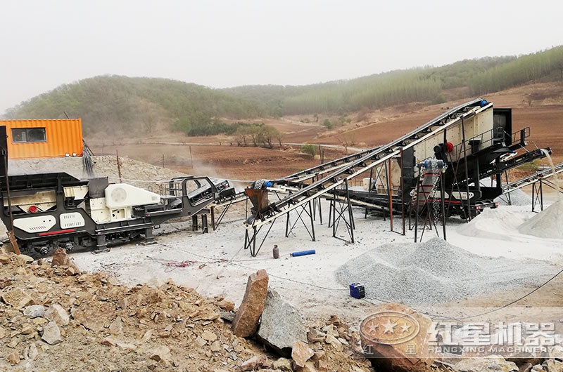 移動(dòng)制砂機(jī)作業(yè)現(xiàn)場(chǎng) 移動(dòng)制砂機(jī)作業(yè)現(xiàn)場(chǎng)
