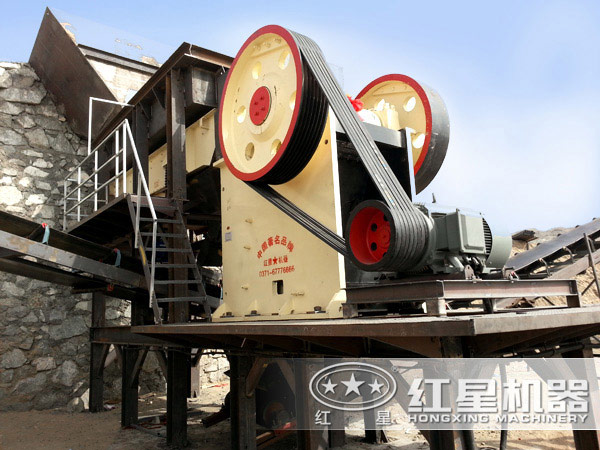 顎式破碎機生產(chǎn)現(xiàn)場 顎式破碎機生產(chǎn)現(xiàn)場