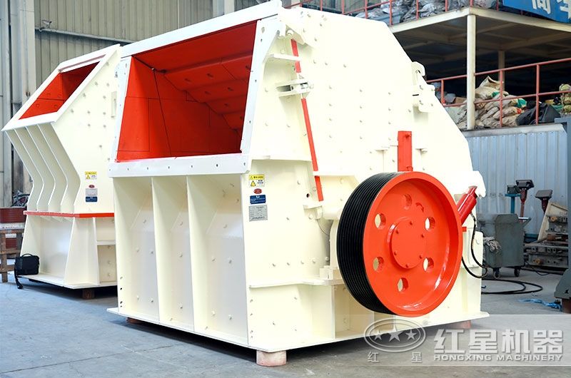 油電兩用的CI反擊式破碎機(jī) 油電兩用的CI反擊式破碎機(jī)