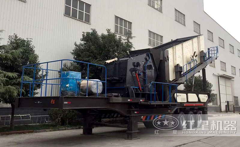 礦用移動破碎機(jī)設(shè)備實拍 礦用移動破碎機(jī)設(shè)備實拍