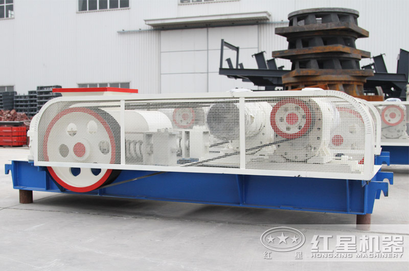 對(duì)輥破碎機(jī)設(shè)備實(shí)拍 對(duì)輥破碎機(jī)設(shè)備實(shí)拍