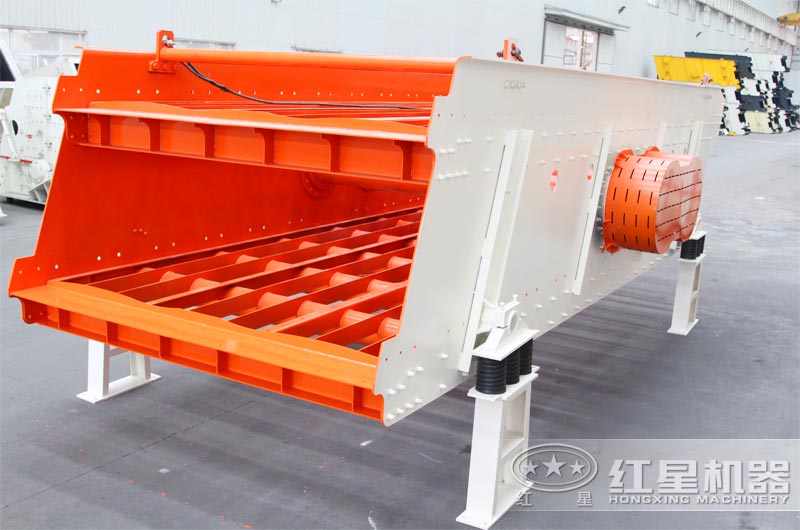 振動(dòng)篩制造廠家就找河南紅星，固定式、移動(dòng)式都有