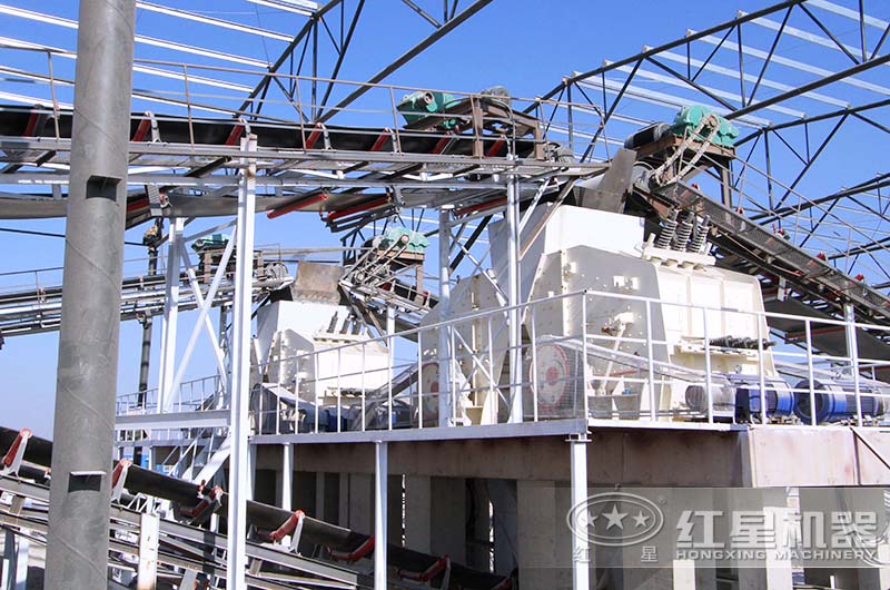 反擊式破石機(jī)工作現(xiàn)場(chǎng) 反擊式破石機(jī)工作現(xiàn)場(chǎng)