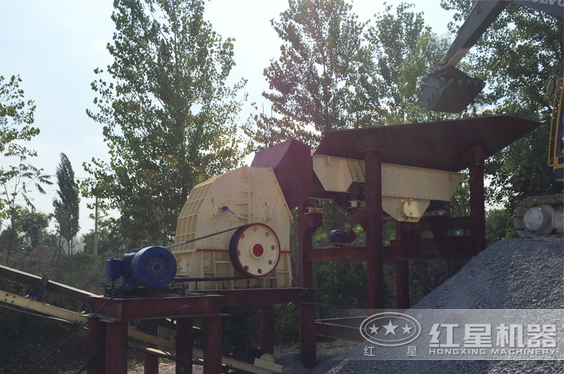 重錘式破碎機生產(chǎn)現(xiàn)場實拍 重錘式破碎機生產(chǎn)現(xiàn)場實拍