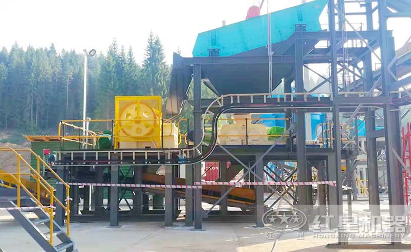 輥壓制砂機(jī)現(xiàn)場實拍 輥壓制砂機(jī)現(xiàn)場實拍