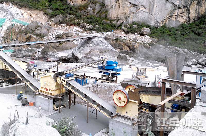 石灰石制沙生產(chǎn)線現(xiàn)場(chǎng) 石灰石制沙生產(chǎn)線現(xiàn)場(chǎng)