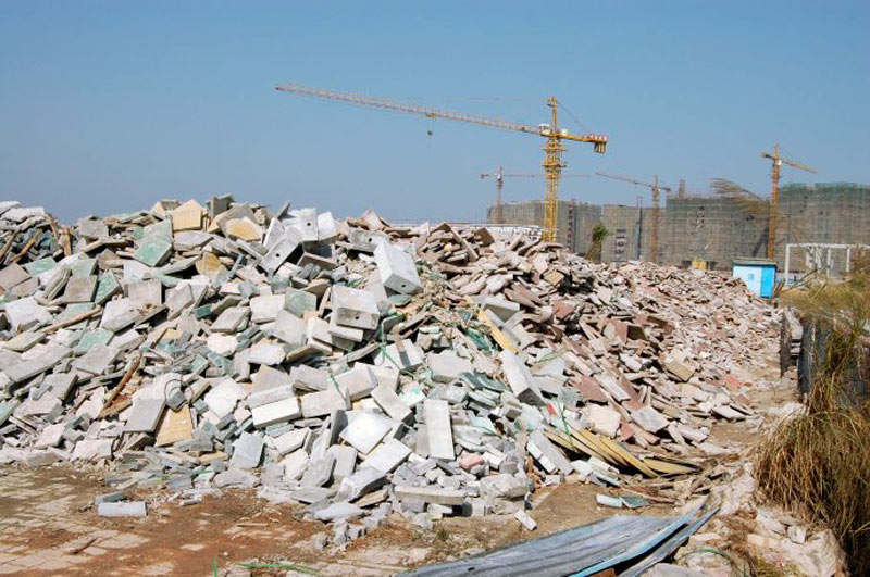 拆遷房子的廢料不要亂扔！試試用移動破碎機資源再利用