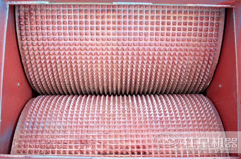 對輥式破碎機(jī)多少錢一臺(tái)？對輥式破碎機(jī)在生產(chǎn)線中的應(yīng)用